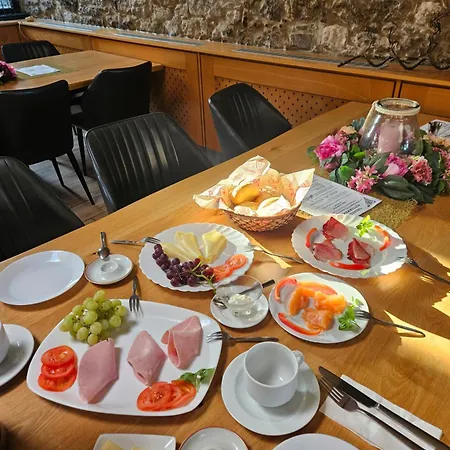 Und Gaststaette Bierstuebchen 酒店 Heiningen