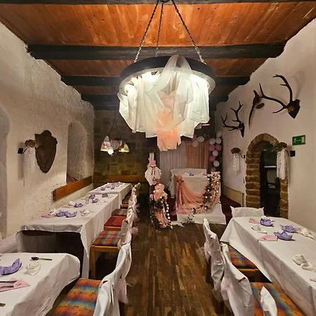 فندق Und Gaststaette Bierstuebchen *